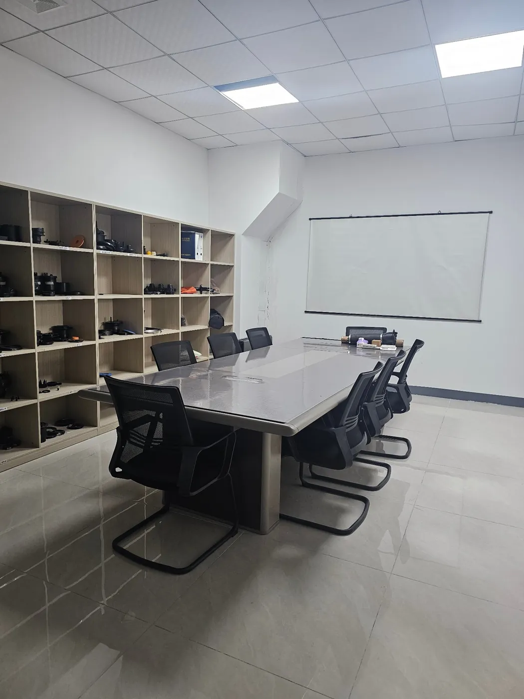Meeting room at Dongguan Stable Auto Parts used for customer reviews and sample discussions
